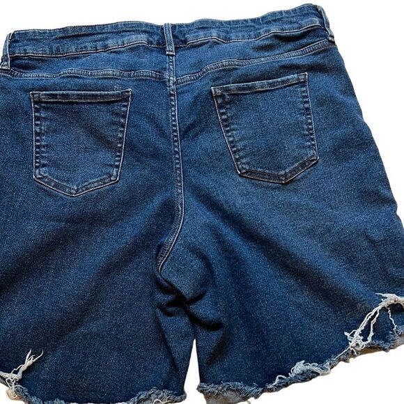 Ava & Viv Women's Blue Dark Wash Distress Stretch Cuff Denim Shorts Size 18W - Picture 3 of 7